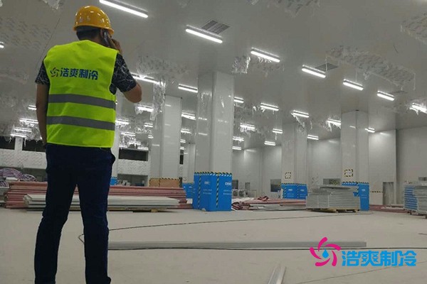 浩爽工程師視察周黑鴨冷庫工程施工情況